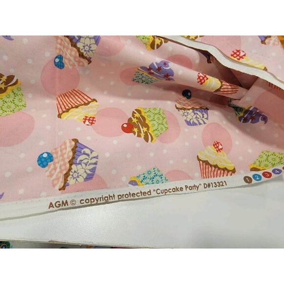 Cupcakes Cotton Fabric Traditions 1 Yard New Sewing Quitling - Picture 4 of 4